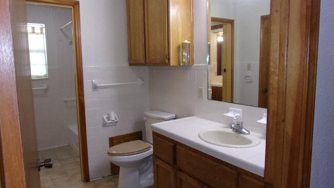 Building Photo - 1802 Goehmann Ln