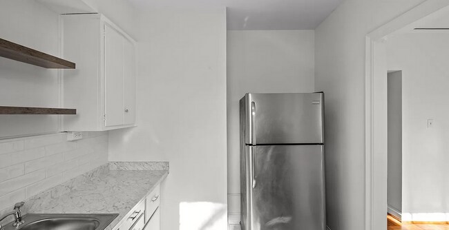 Building Photo - 1121 Myrtle Ave