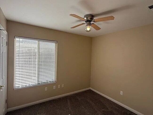 Building Photo - Beautiful 3 bedroom 2 bath home home in The Seasons!