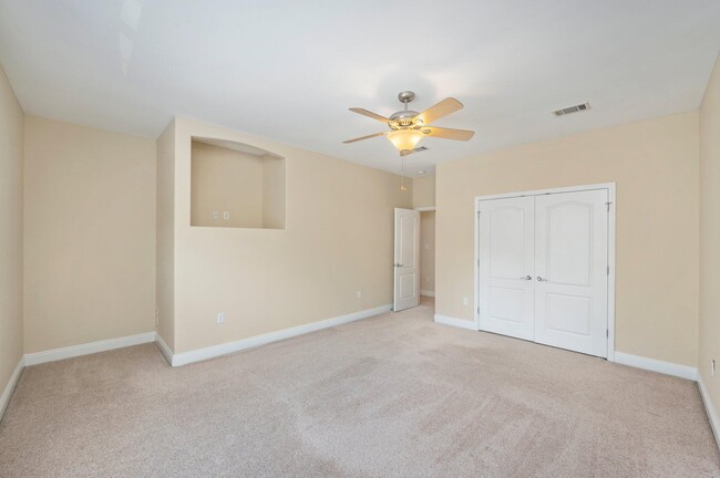 Building Photo - 532 Maple Ave