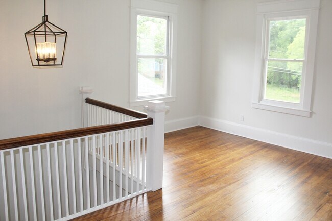 Building Photo - 208 N Guthrie Ave