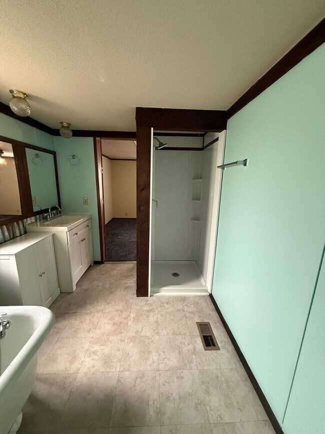 Building Photo - 14383 Yuma Rd