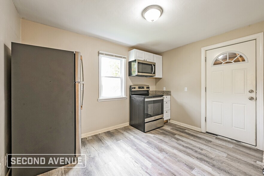 Building Photo - 223 Auburn St