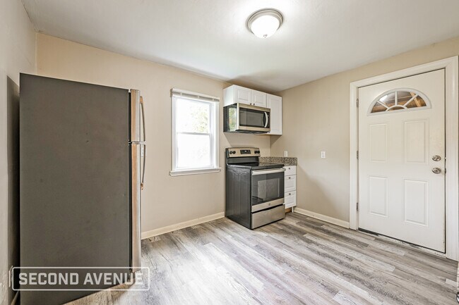 Building Photo - 223 Auburn St