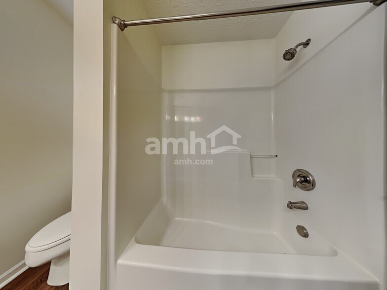 Building Photo - 922 Whispering Pine Way