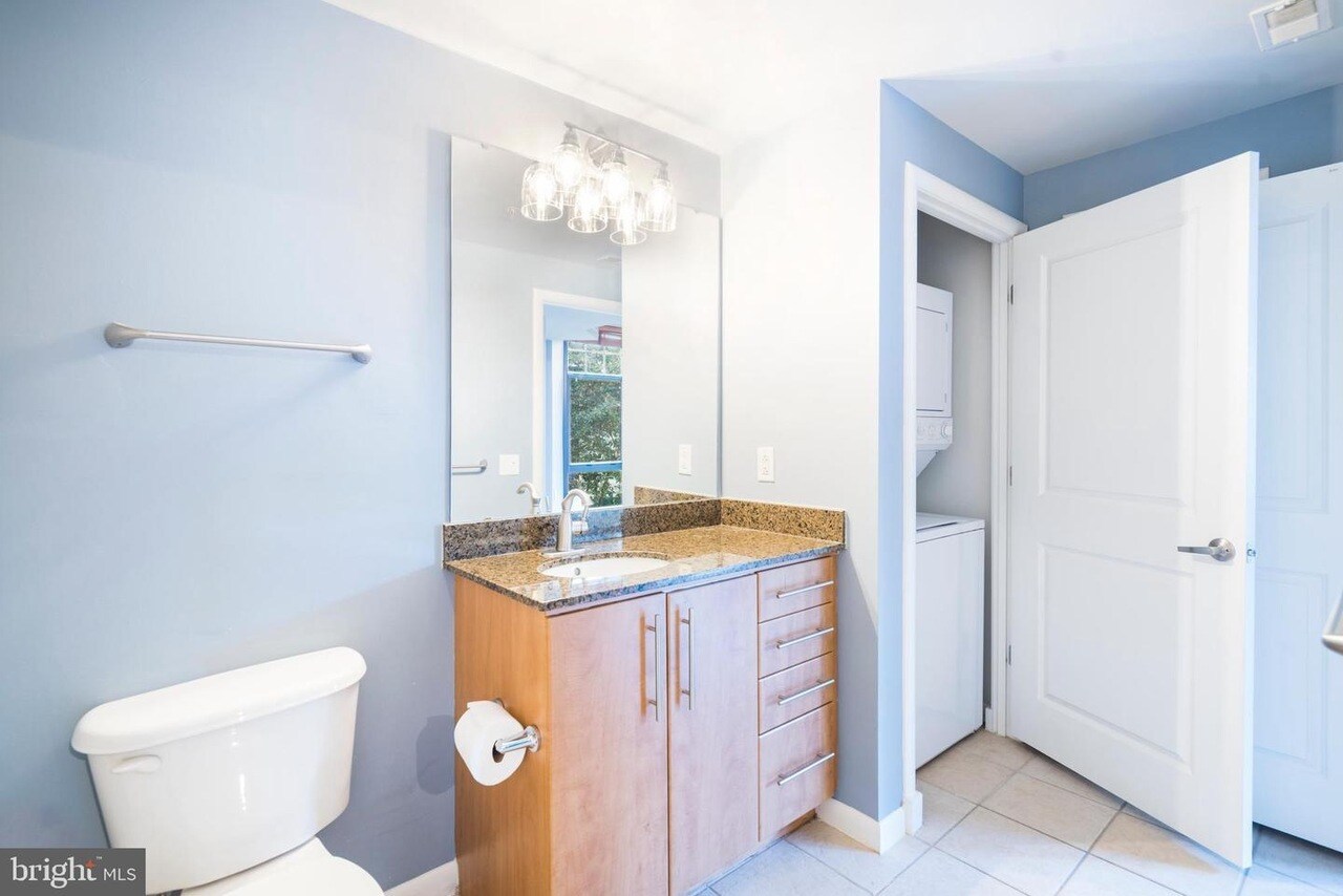 Building Photo - 1021 N Garfield St