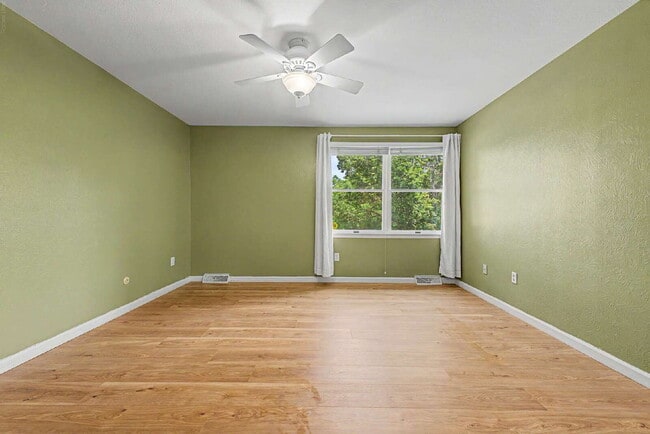 Building Photo - "Spacious 4-Bedroom Oasis with 4 Full Baths in Prime Englewood Location – 3306 Sq. Ft. of Comfort...