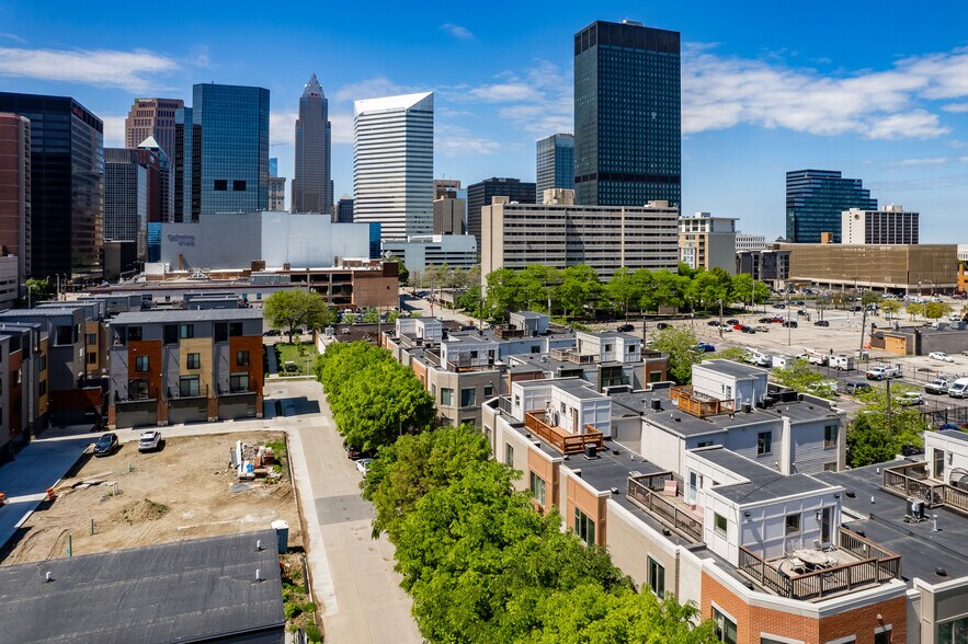 Building Photo - 1471 Lindazzo Ave