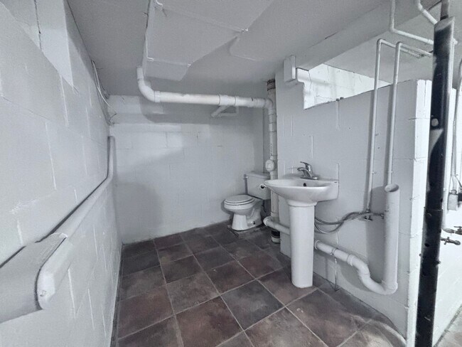 Building Photo - 4406 S 38th St