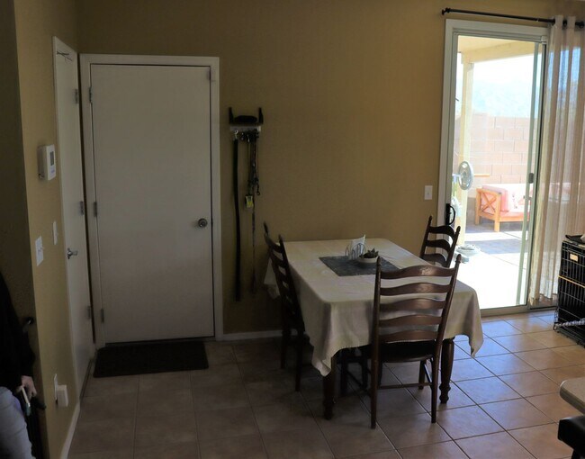 Building Photo - 3 Bedroom, 2.5 Bath