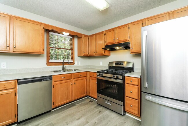 Building Photo - 222 Cove Rd