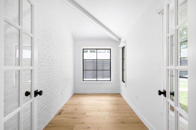 Building Photo - LUX 3BD, 2BA Belcaro Home with 2-Car Garage