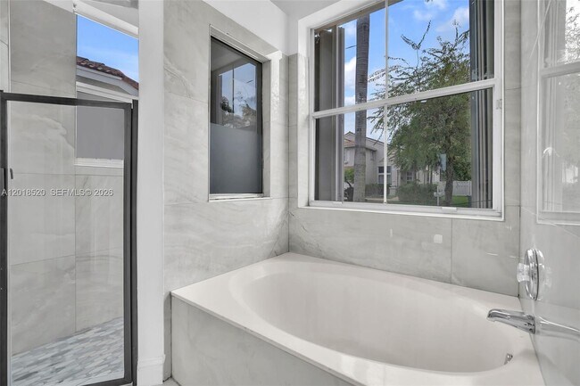 Building Photo - 5374 SW 33rd Ave