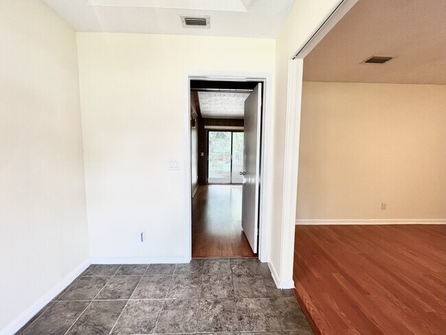Building Photo - 5391 Golf Course Dr