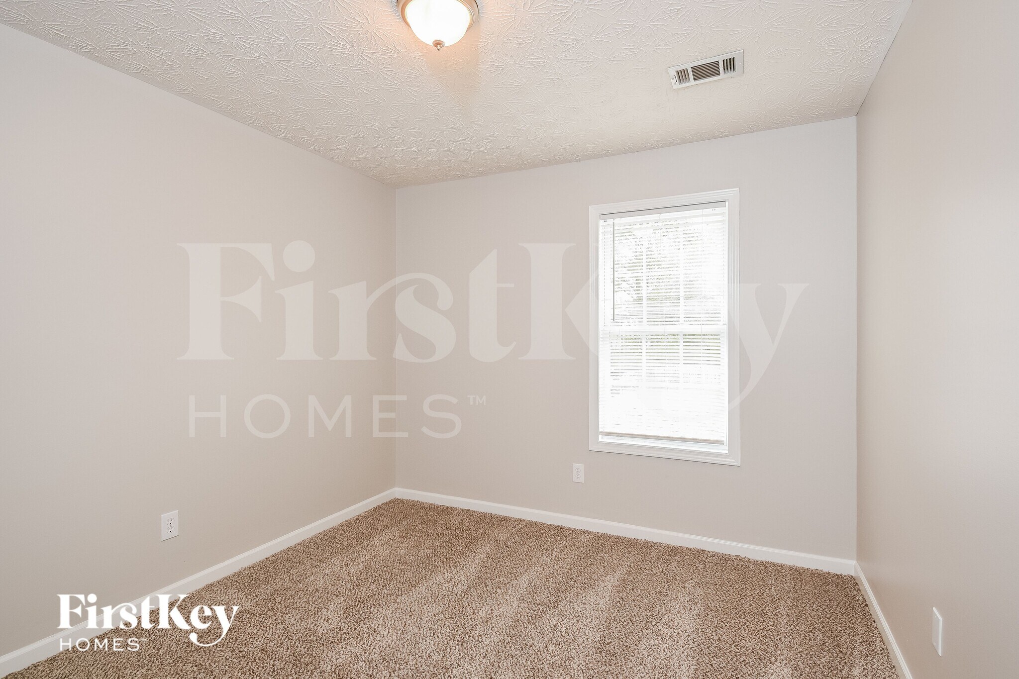 Building Photo - 12 Triangle Ln