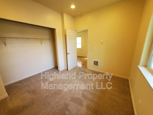 Building Photo - 1247 NE Williams St