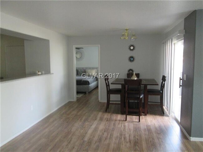 Building Photo - Silverado Ranch 1098