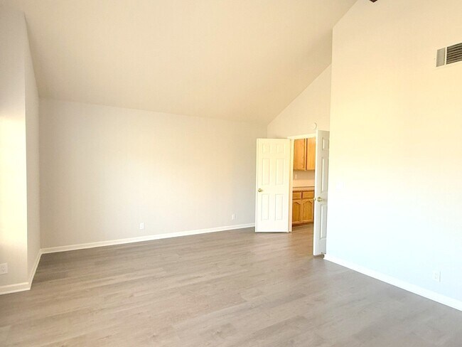 Building Photo - 20 Stratford Ct