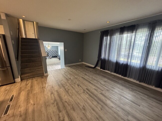 Building Photo - Spacious 4-Bed, 3-Bath Gem on Regent Ave - Your Dream Home Awaits in Brooklyn Park