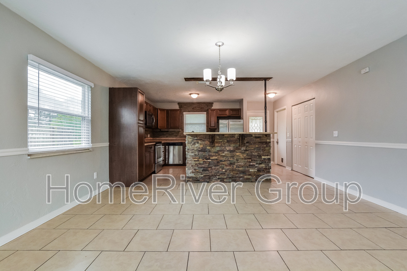 Building Photo - 2510 Yule Tree Dr