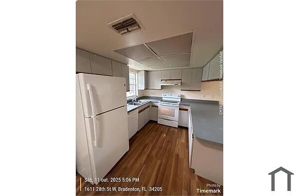 Building Photo - 1613 28th St W