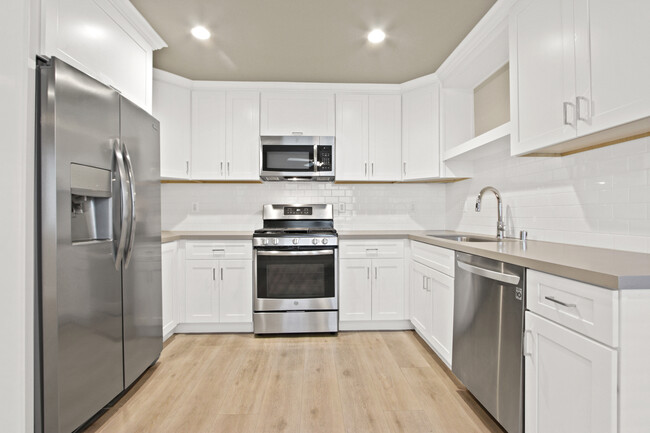 Kitchen - 16002 S Myrtle Ave