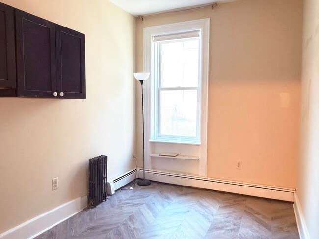 Building Photo - 622 Park Ave