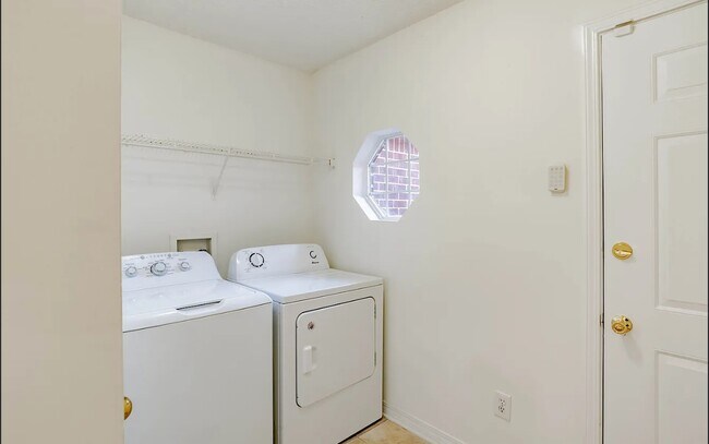 Building Photo - 8361 Jeptha Ct