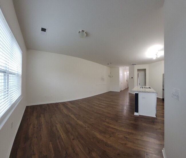 Building Photo - "Modern 3-Bedroom Multiplex with 3 Full Ba...