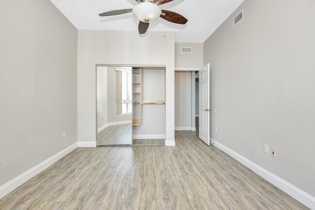 Building Photo - 231 Riverside Dr