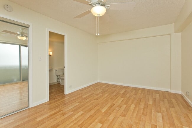 Building Photo - 3 bed, 2 bath, 1 parking in Waikiki with Diamond Head Views