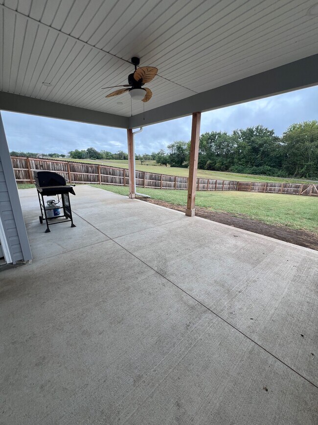 Building Photo - 38 SW 160 Rd