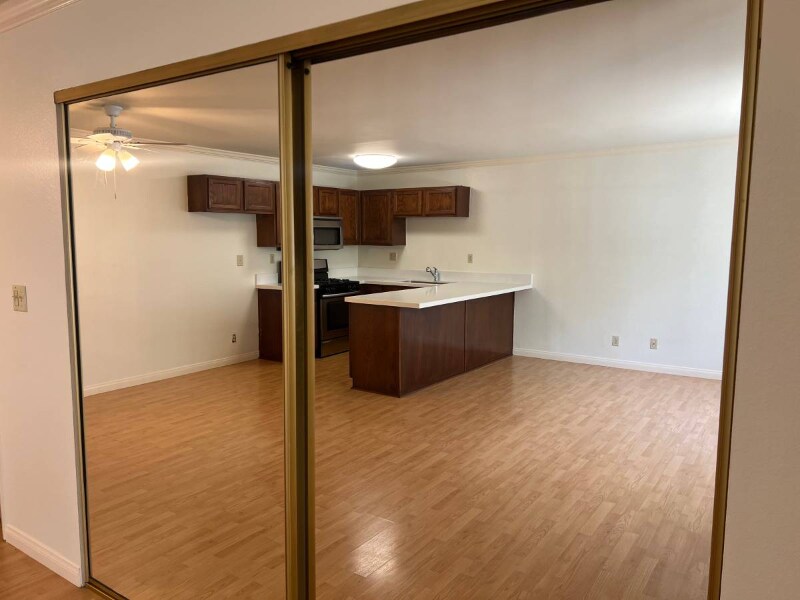 Building Photo - 625 E Cypress Ave