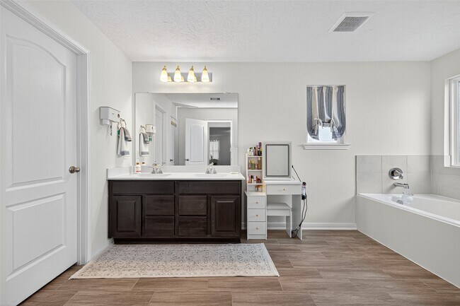 Building Photo - 15510 Birchdale Dr