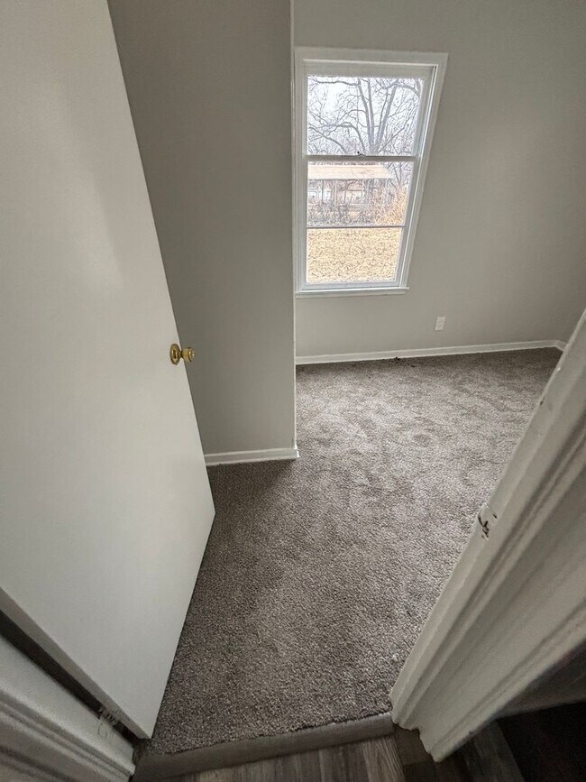 Building Photo - 21 Dora Dr