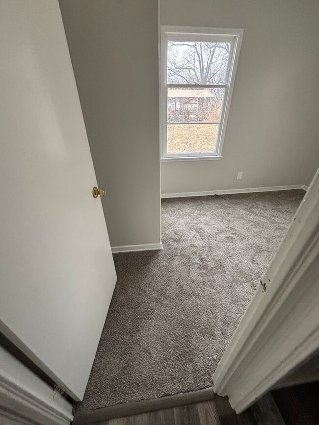 Building Photo - LIMITED TIME**NO APPLICATION FEE**1/2 OFF DEPOSIT**