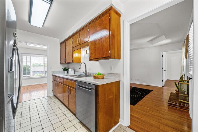 Building Photo - 1409 Janet Way Dr