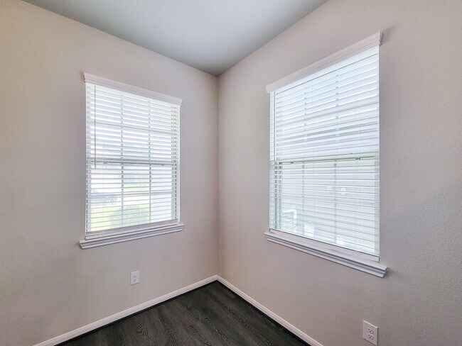 Building Photo - 10423 Astor Pt Trl