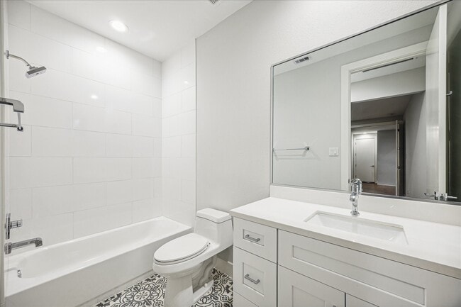 Building Photo - 1518 Houston Ave