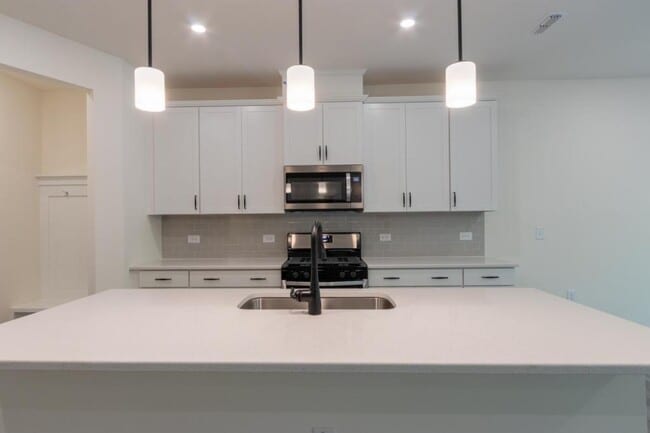 Building Photo - 1204 Grenshaw Dr