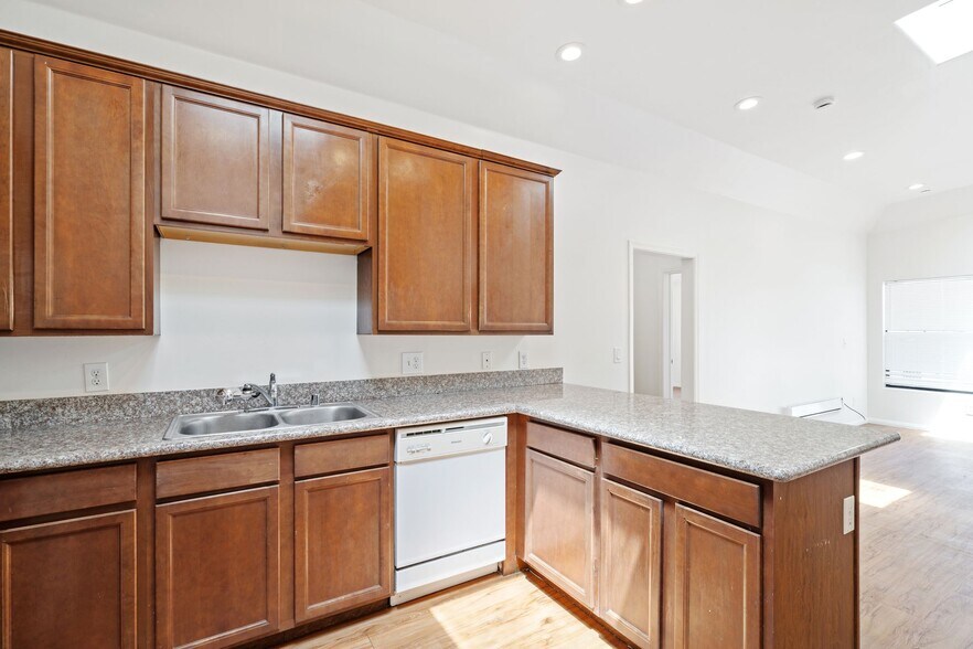 Building Photo - 6761 Del Playa Dr