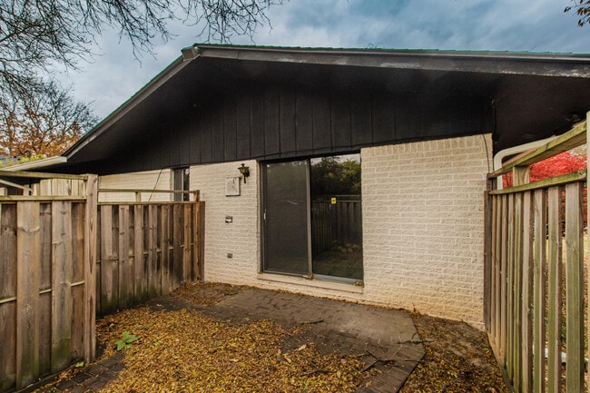 Building Photo - 22745 Wrexford Dr