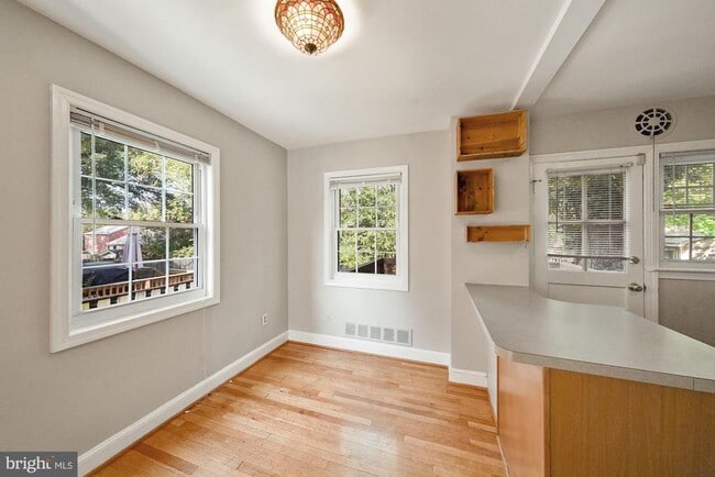 Primary Photo - 14 E Myrtle St