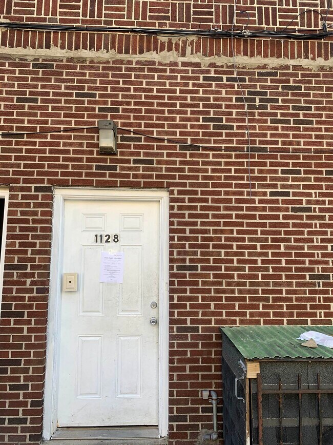 Building Photo - 1128 Summit Ave