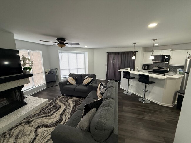 Building Photo - Beautiful Condo minutes from uptown Charlotte