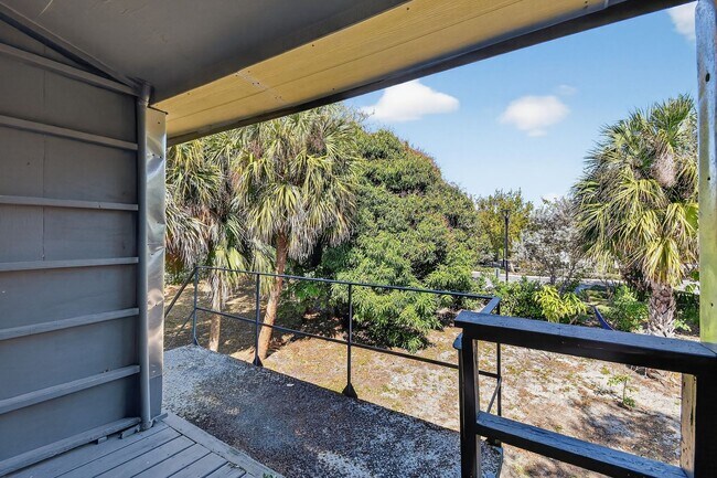 Building Photo - 635 6th St