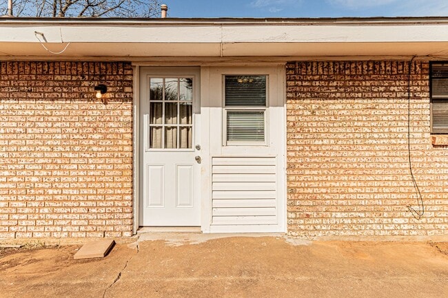 Building Photo - 3 Bed 1.5 Bath in Del City!