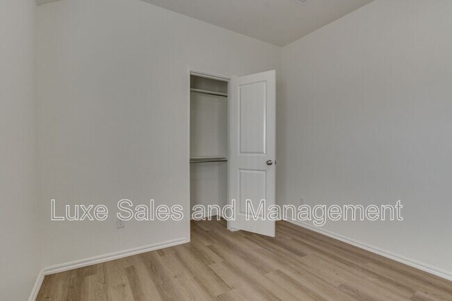 Building Photo - 11605 Mackenzie Wy