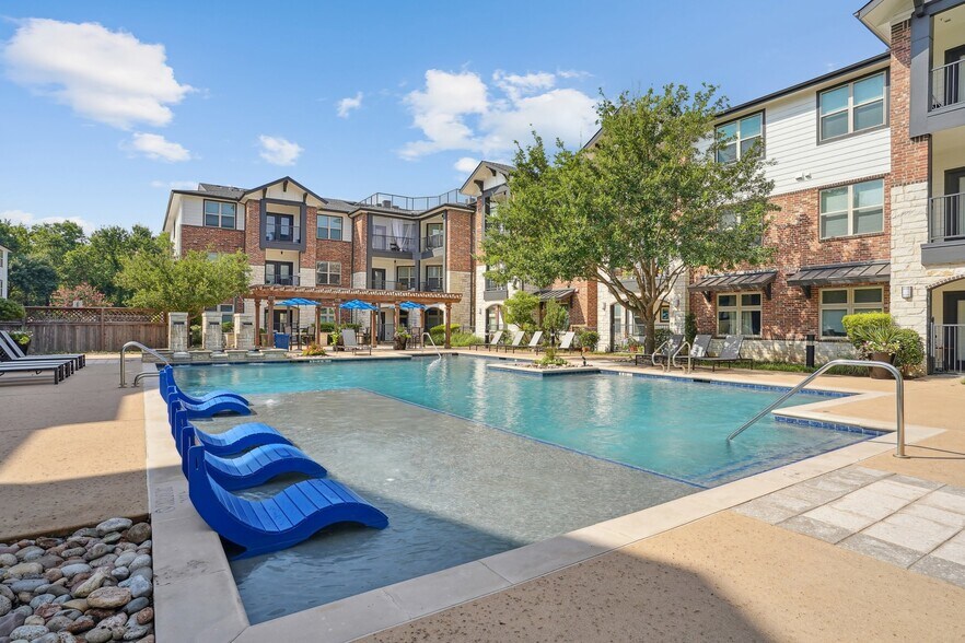 Building Photo - Century Lake Highlands