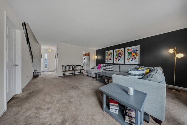 Building Photo - 83 Carriage Dr